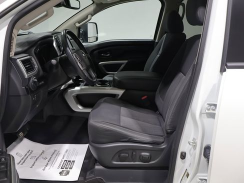 Used 2020 Nissan Titan SV w/ SV Convenience Package AWD/4WD image 9