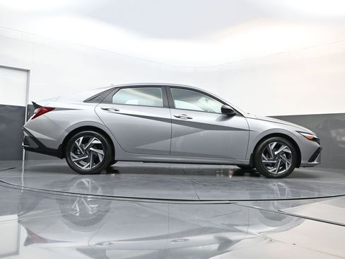 Certified 2025 Hyundai Elantra Sport image 22