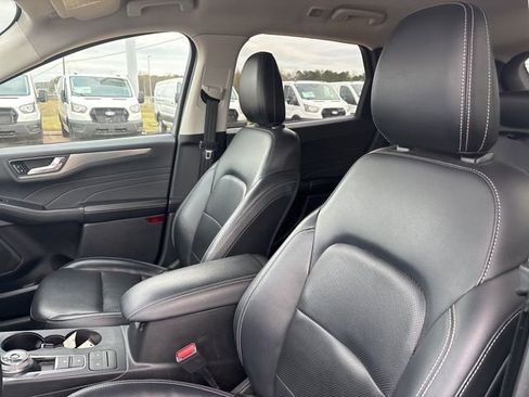 Used 2022 Ford Escape Titanium image 9