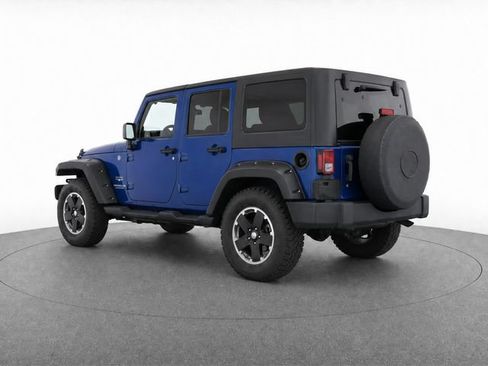 Used 2009 Jeep Wrangler Unlimited Sahara AWD/4WD image 3