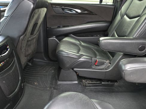 Used 2015 Cadillac Escalade ESV Platinum AWD/4WD image 12