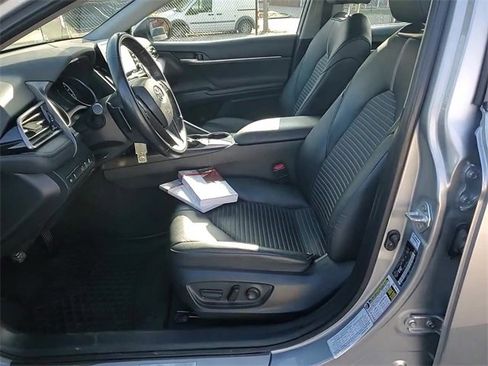 Used 2023 Toyota Camry SE image 12