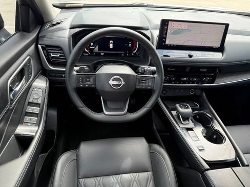 Used 2025 Nissan Rogue Platinum FWD image 23