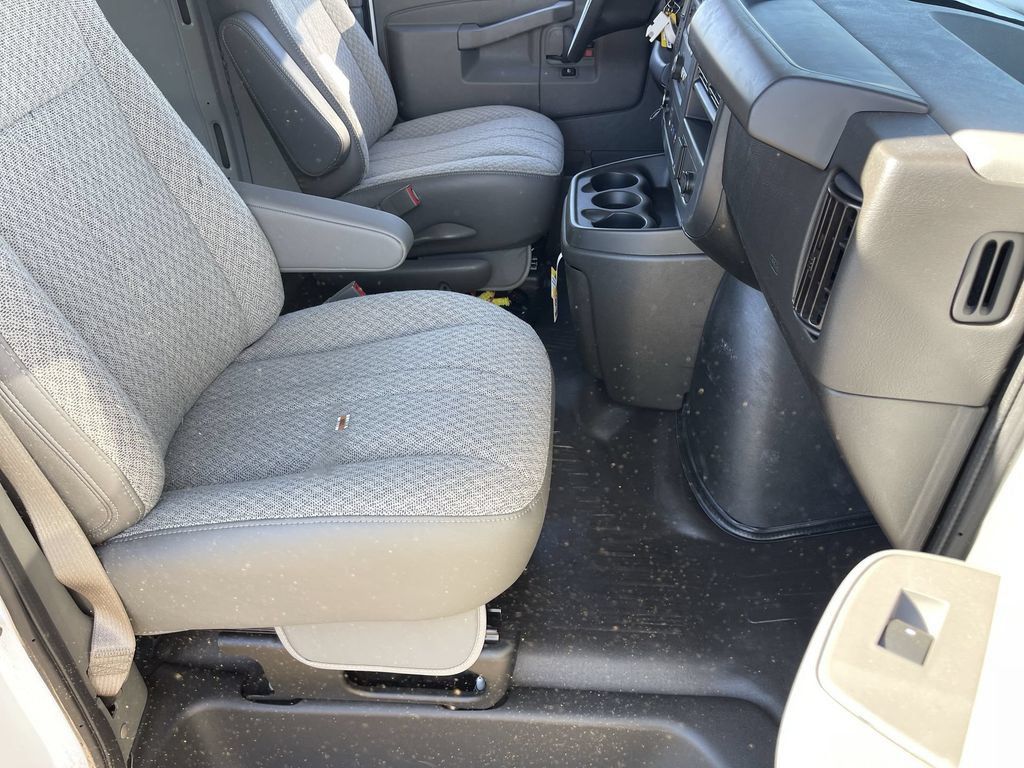 New 2025 GMC Savana 2500 Extended w/ Driver Convenience Package RWD image 28