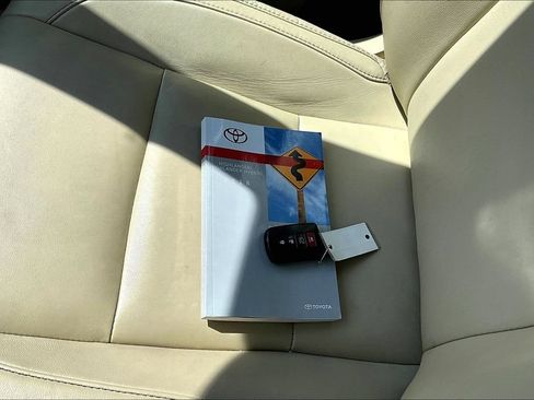 Used 2018 Toyota Highlander XLE AWD/4WD image 11