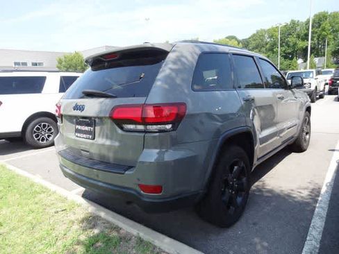 Used 2019 Jeep Grand Cherokee Laredo RWD image 4
