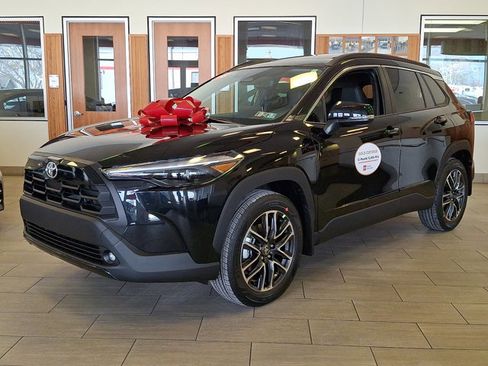 Used 2026 Toyota Corolla Cross XLE w/ Convenience Package image 3