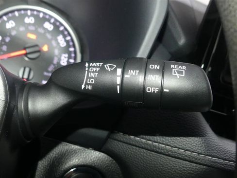 Used 2021 Toyota RAV4 XLE AWD/4WD image 35