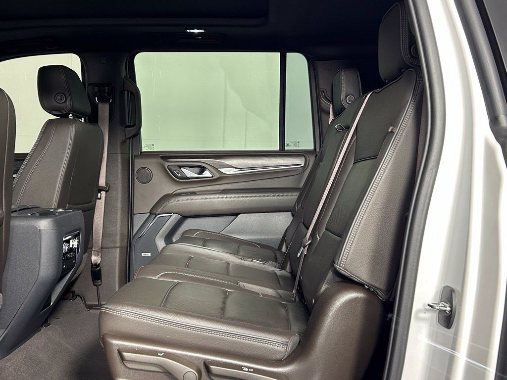 Used 2023 GMC Yukon XL Denali AWD/4WD image 19