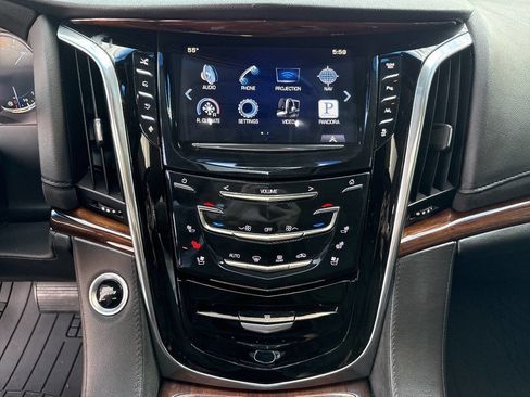 Used 2016 Cadillac Escalade Premium image 41