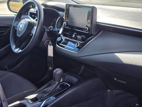 Used 2022 Toyota Corolla LE image 6