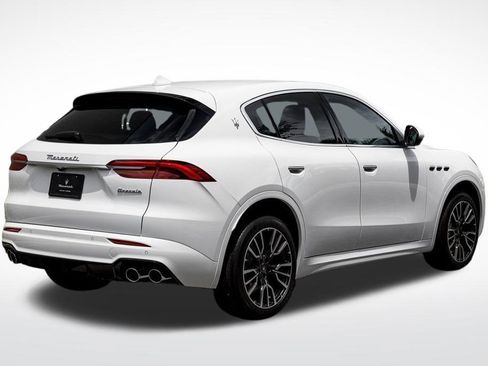 New 2025 Maserati Grecale GT image 5