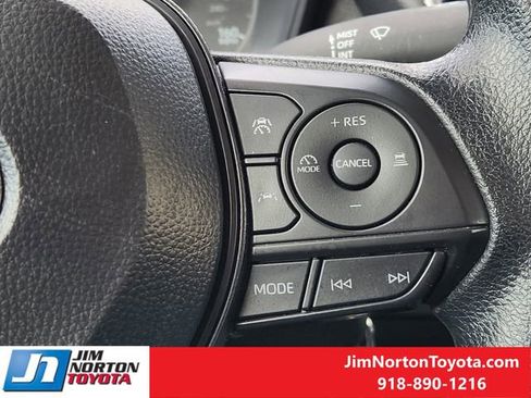 Used 2025 Toyota Corolla LE image 28