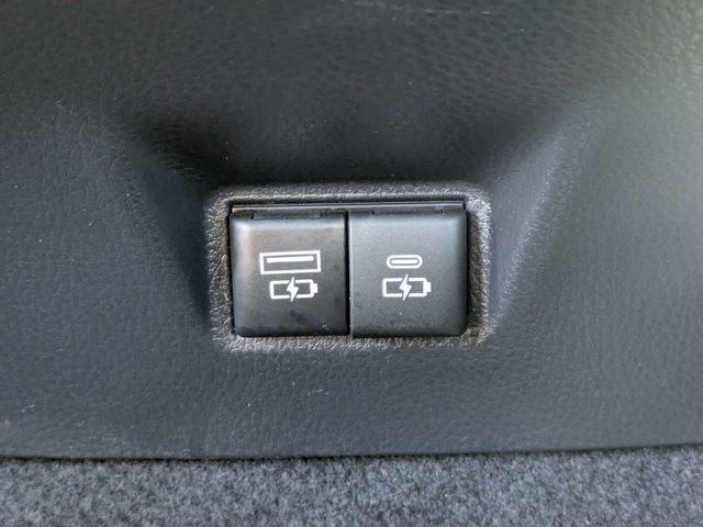 Used 2025 Toyota Camry SE FWD image 13