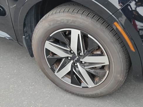 Used 2023 Kia Sorento S FWD image 4