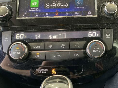 Used 2020 Nissan Rogue SL w/ Premium Package image 22