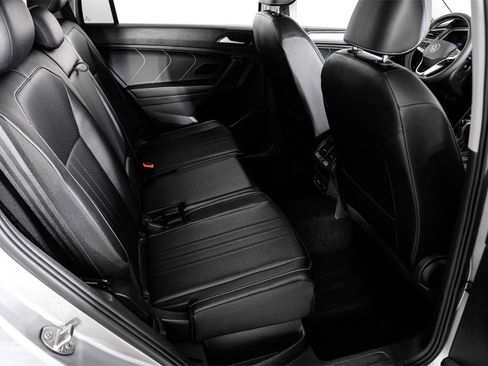 Used 2022 Volkswagen Tiguan SE image 41