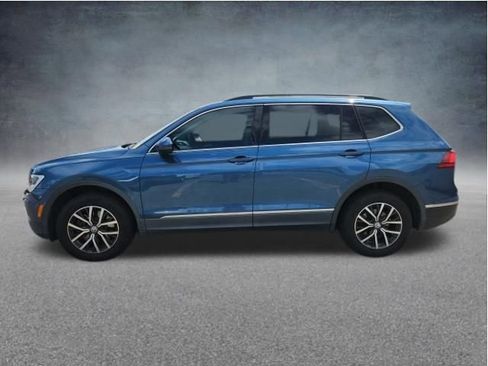 Used 2020 Volkswagen Tiguan SE w/ Panoramic Sunroof Package FWD image 6