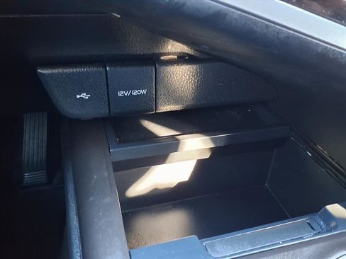 Used 2022 Toyota Camry SE image 8