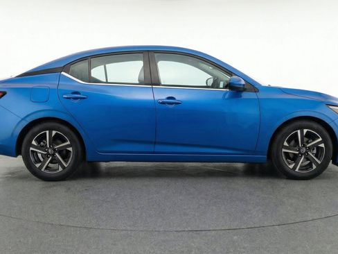 Used 2025 Nissan Sentra SV FWD image 11