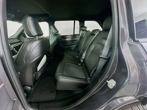 New 2026 Jeep Grand Cherokee Altitude AWD/4WD image 33