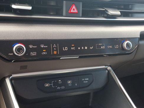 New 2026 Kia Carnival EX FWD image 15