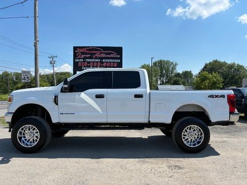 Used 2022 Ford F250 XLT AWD/4WD image 2