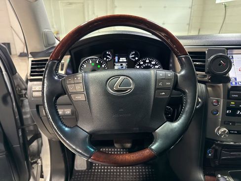 Used 2014 Lexus LX 570 4WD image 17