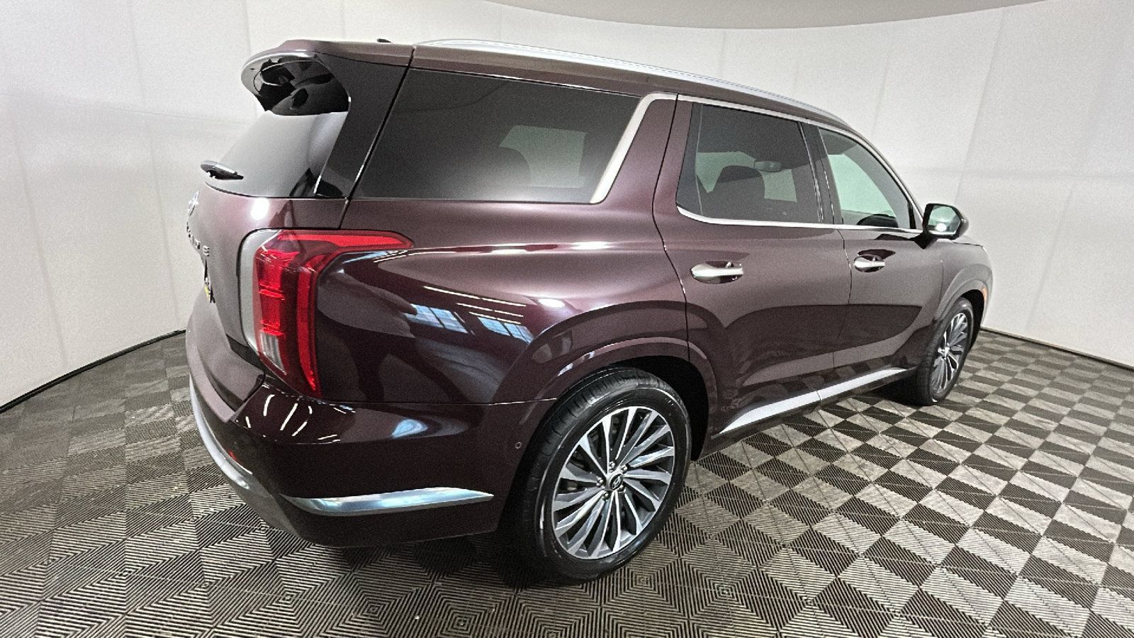 Used 2024 Hyundai Palisade Calligraphy FWD image 3