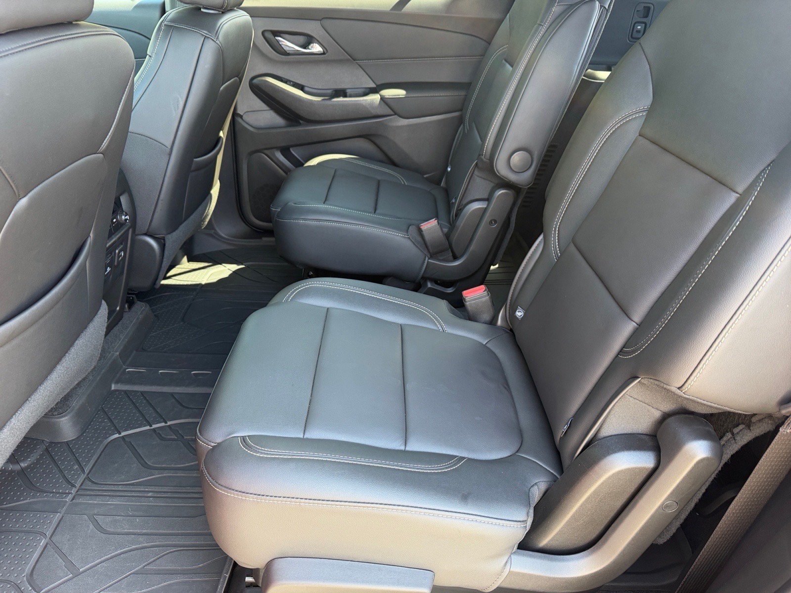 Used 2023 Chevrolet Traverse LT w/ LT Premium Package AWD/4WD image 14