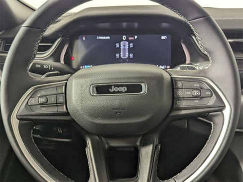 New 2025 Jeep Grand Cherokee Altitude image 18