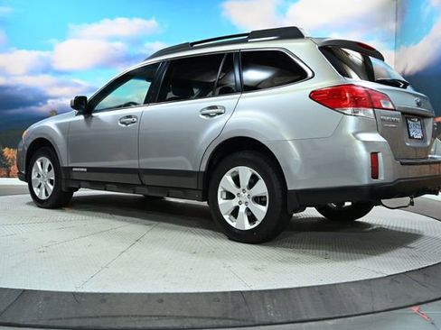 Used 2010 Subaru Outback 2.5i Limited w/ Popular Equipment Group 3B AWD/4WD image 5