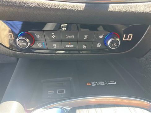 Used 2024 Buick Enclave Premium image 24