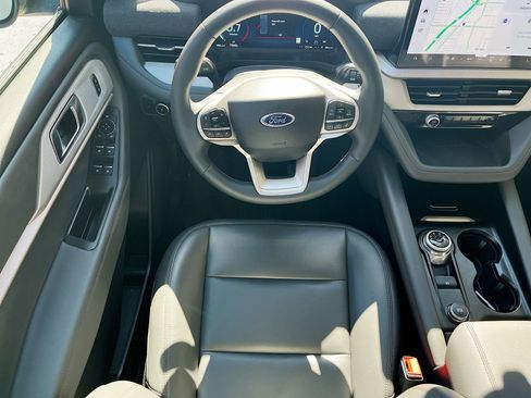 Used 2025 Ford Explorer Active w/ Active Comfort Package image 23