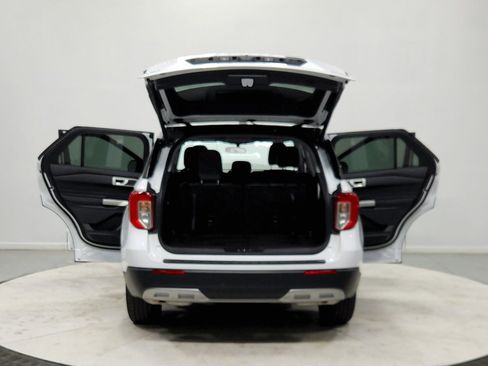 Used 2024 Ford Explorer XLT w/ Equipment Group 202A image 14