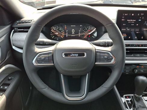 Used 2024 Jeep Compass Latitude AWD/4WD image 14