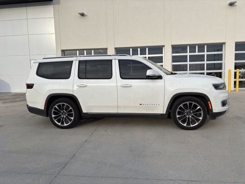 Used 2022 Jeep Wagoneer Series III w/ Premium Group I image 2