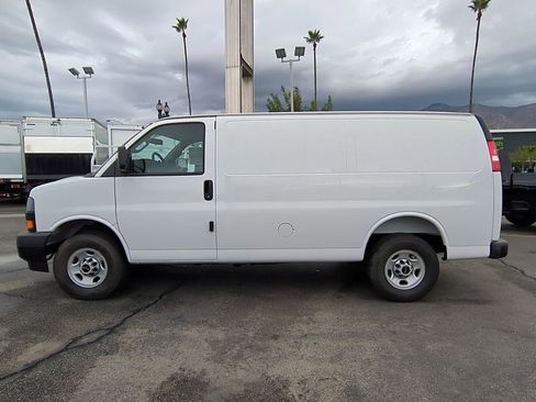 New 2025 GMC Savana 2500 w/ Driver Convenience Package image 25