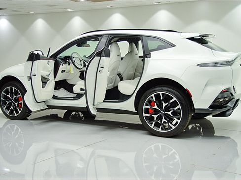 Used 2023 Aston Martin DBX 707 AWD/4WD image 5