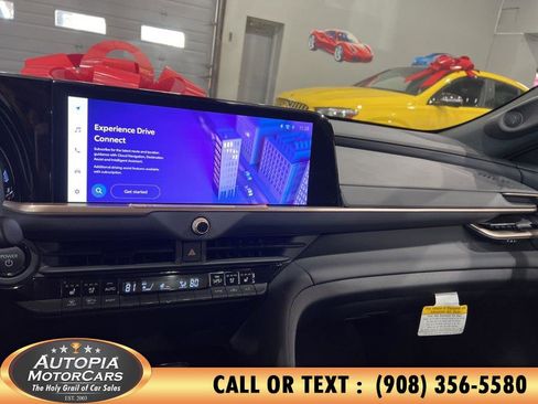 Used 2025 Toyota Crown Signia Limited image 32