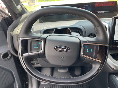 Used 2025 Ford Expedition Tremor AWD/4WD image 27