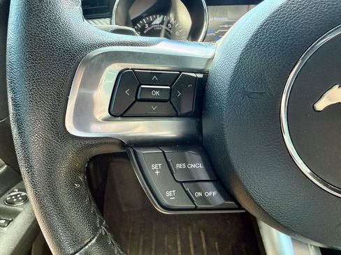 Used 2017 Ford Mustang Coupe RWD image 17