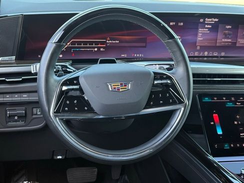 Used 2025 Cadillac Escalade ESV Premium Luxury image 36