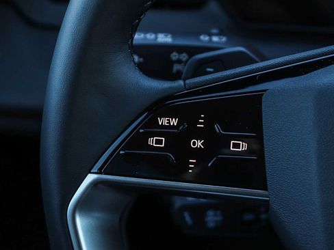 New 2025 Audi Q6 e-tron Premium image 18