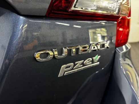 Used 2017 Subaru Outback 2.5i Limited AWD/4WD image 7
