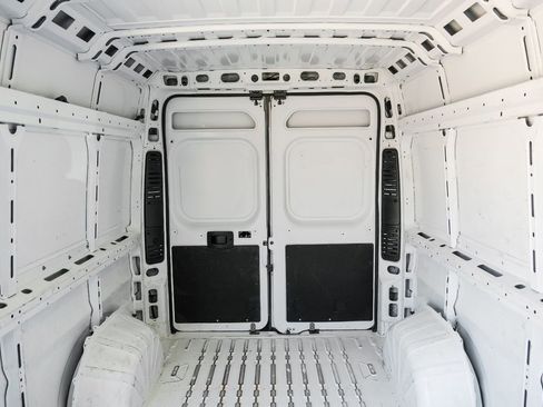 Used 2025 RAM ProMaster 2500 w/ Convenience Group FWD image 33
