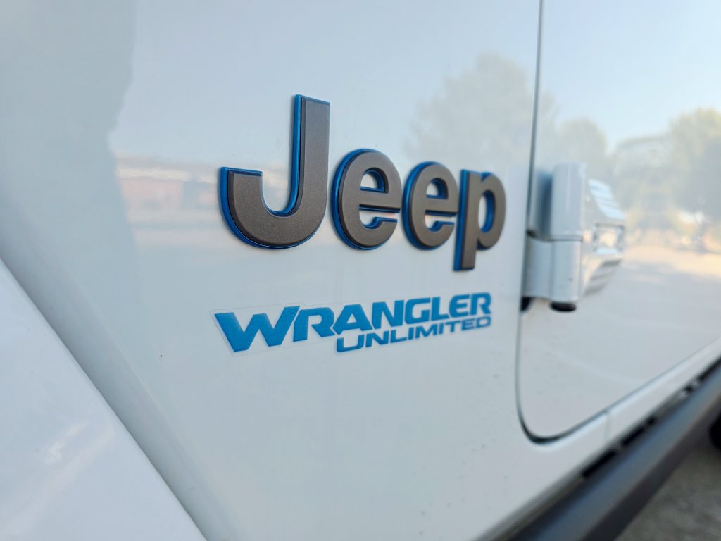 Used 2022 Jeep Wrangler Unlimited Rubicon 4xe w/ Cold Weather Group AWD/4WD image 33