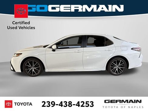 Used 2023 Toyota Camry SE FWD image 3