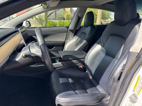 Used 2020 Tesla Model 3 Standard Range Plus image 8