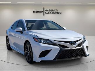 Used 2020 Toyota Camry SE video 1